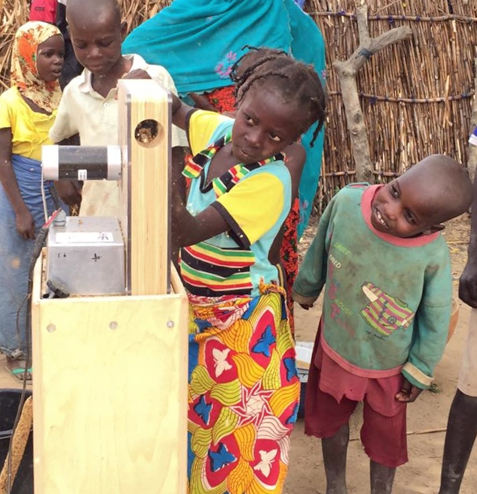 A child using the HIT AF2 prototype while another child watches through the side window in the prototype.